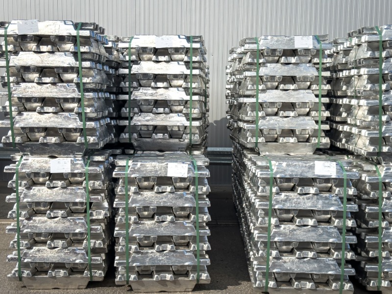 Aluminium alloy ingots